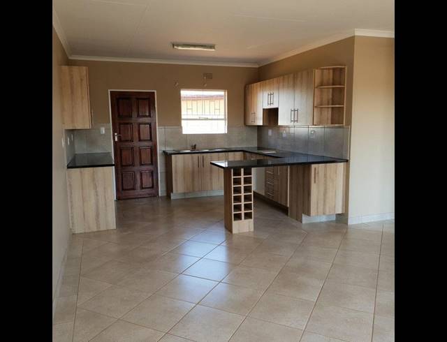 3 BEDROOM TOWNHOUSE FOR SALE IN RIVERSDALE